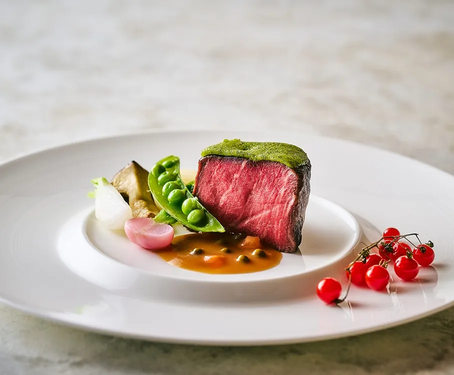 牛フィレ肉のポワレ ハーブバターのせ グリーンペッパーソース