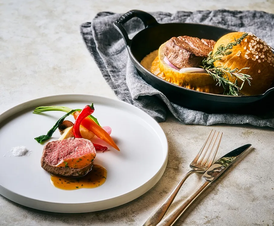 国産牛フィレ肉の塩パイ包み焼き シャトーブリアンソース