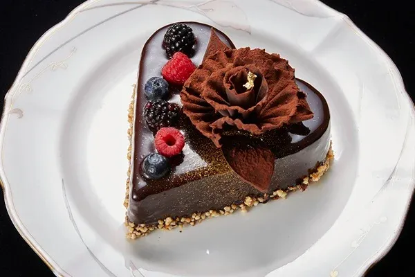 Guanaja Heart Cake (Size: 4)