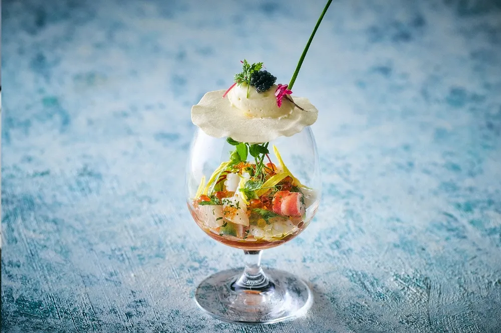 こだわりの逸品 五島ヴェリーヌ （五島産魚介のマリネと五島野菜 あご出汁香るコンソメジュレ）